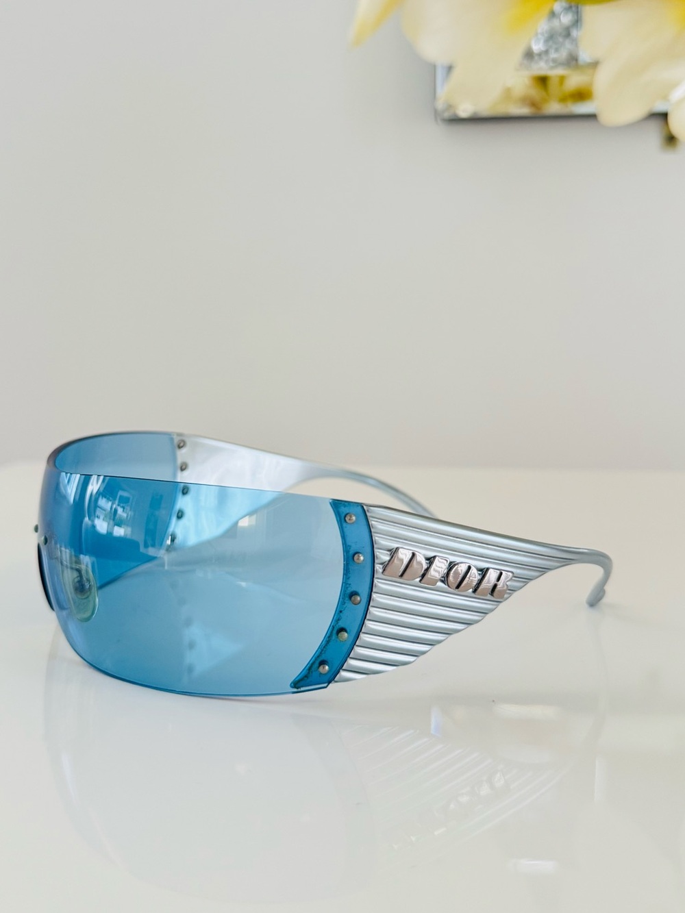 RARE 🦋 VINTAGE DIOR OVERSIZE BLUE RIMLESS SUNGLASSES.✨ - Picture 1 of 7